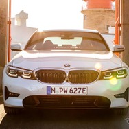 新型BMW 3シリーズ セダンのPHV、330eセダン