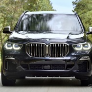 BMW X5 新型の「M50i」