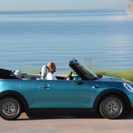MINI コンバーチブル 新型の クーパー