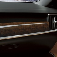 ダークフレームバーチ・ウッド・パネル（V90 D4 AWD ノルディック エディションのみ）
