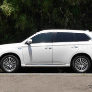 三菱 アウトランダーPHEV（Sエディション）