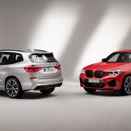 BMW X3M（向かって左）とX4M