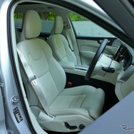 ボルボ XC60 T8 TWIN ENGINE AWD INSCRIPTION
