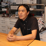 イースト、藤原店長。