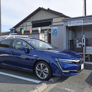 静岡最西部の道の駅「潮見坂」で普通充電。5時間10分で満充電となり、自動切断された。ちなみに4時間強で90%くらいになるので、そこでやめるのが効率的。普通充電の場合、課金されてもガソリンで走るより走行コストが安い。