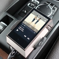 DAPには定評のあるAKをチョイス。クオリティの高い音源を用いて高音質を狙うのもオーナーの狙ったところ。