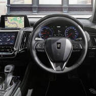 トヨタ クラウン Sエレガンススタイル（2.5リットルハイブリッド車）