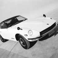 フェアレディZ S30。写真はブラックルーフ仕様でオープンではない。