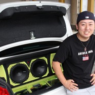 オーディオにすっかり魅了されたオーナーの高根澤さん。「全開で鳴らした時の重低音が最高」とサウンドにも満足している。