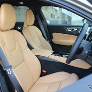 ボルボ V60 T6ツインエンジン（T6 TWIN ENGINE AWD INSCRIPTION）