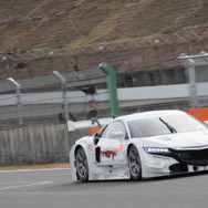 初めて乗るGTマシンでアグレッシブな走りを披露