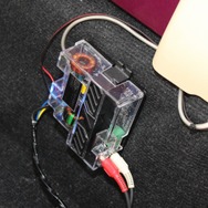 背面パネルの下部には小型アンプのBANDAIPOCKET250.1をインストール。サブウーファーをパワフルにドライブする。
