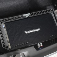 パワーアンプにはロックフォードのT600-4をチョイス。同社のハイエンドユニットで高音質＆パワフルサウンドを引き出す。
