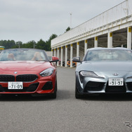 トヨタ スープラ 新型（右）とBMW Z4（左）