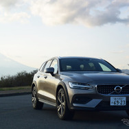 ボルボ V60クロスカントリー T5 AWD Pro