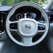 ボルボ V60 T6 インスクリプション