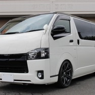 レジャーカーとして導入したハイエースに本格的なオーディオを組んだオーナー。ビーウィズのオールマイティなサウンドがお気に入り。