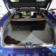 メルセデスベンツ GLCクーペ 改良新型（GLC 300 4MATIC Coupe ブリリアントブルー）