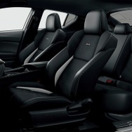 トヨタ C-HR S-T GRスポーツ（内装色：GR専用ブラック）
