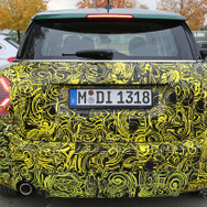 MINI クロスオーバー 改良新型（スクープ写真）