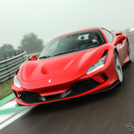フェラーリ F8トリブート