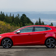 ボルボ V40 D4 Rデザイン