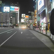 夜間のリアカメラもコントラストのハッキリした映像で必要な情報は確保できている