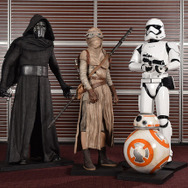 カイロ・レン、レイ、ストームトルーパー、BB-8等身大フィギュア - (C) 2015 Lucasfilm Ltd. & TM. All Rights Reserved.