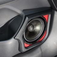 フロントスピーカーは試聴で気に入って導入したRSオーディオのRS Stream165-2。ミッドバスはドアにアウターで取り付ける。