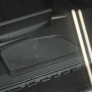 センタースピーカーも同様に純正へ戻すことが出来る