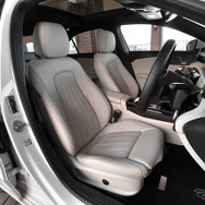 メルセデスベンツ Aクラスセダン（A250 4MATIC）