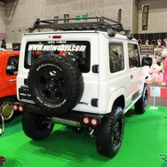オートルビーズが製作したGood old jimny。クラシック22スタイルグリルや22用のルーフキャリアを現行ジムニーに装着。