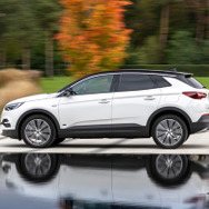 オペル・グランドランドX PHEV