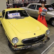 これも注目の的の一台。綺麗なボルボP1800、クラシカ横濱ブースにて。会場で販売されていた。