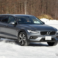 北海道の雪深いコースをボルボV60CCでテストドライブ