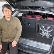 趣味のカメラ撮影で出かける際には車中泊もするレヴォーグ。オーディオとレジャーの両立を図った取り付けが独特だ。