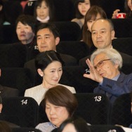 映画鑑賞には恩賜財団母子愛育会総裁の秋篠宮妃殿下が御臨席された (c) 2015「母と暮せば」製作委員会