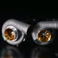 HKS GTIIIタービンシリーズ、GTIII-5R（左）/ GTIII-4R（右）