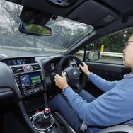スバルWRX STI EJ20ファイナルエディション を運転する片岡英明