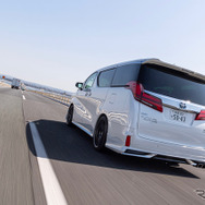 走って納得、見て納得、そして家族も喜ぶ新しい車高調システム「BLITZ DAMPER ZZ-R SpecDSC PLUS」