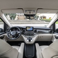 メルセデスベンツ V220（写真は欧州仕様）