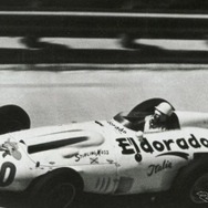 1958年マセラティ・エルドラドを駆るモス。
