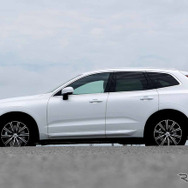 ボルボ XC60 B5 インスクリプション