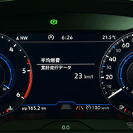 メーターパネルはフル液晶。