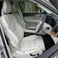 ボルボ XC90 B5 AWD MOMENTUM