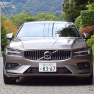 ボルボ S60 T5 Inscriptionのフロントビュー。