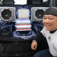 思い通りのカスタムを愛車に施して満足感も満点のオ－ナーの久保田さん。デザイン＆サウンド共に狙い通りだという。