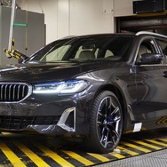 BMWのドイツ・ディンゴルフィンク工場で生産が開始された5シリーズ改良新型