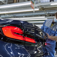 BMWのドイツ・ディンゴルフィンク工場で生産が開始された5シリーズ改良新型