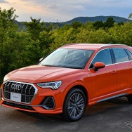 アウディ Q3